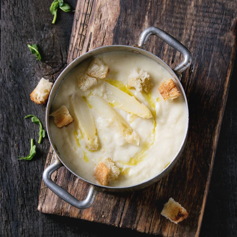 Soupe d’asperges blanches, pommes de terre et fèves